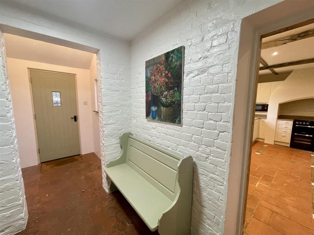 ENTRANCE HALL.jpg