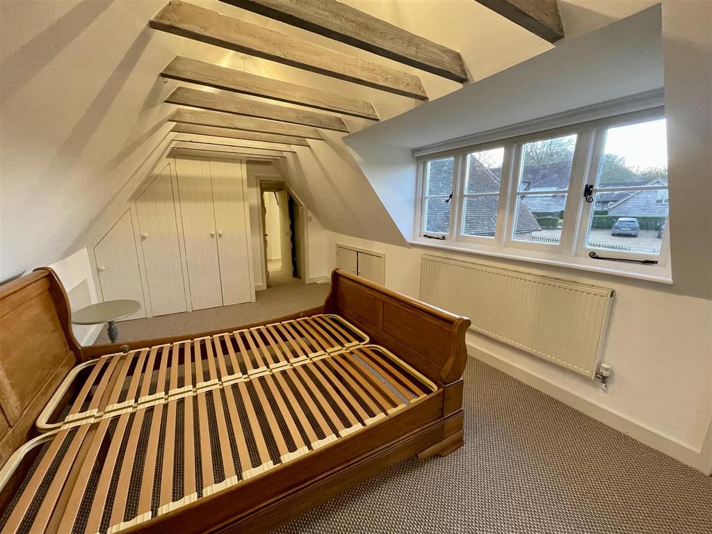 MASTER BED.jpg