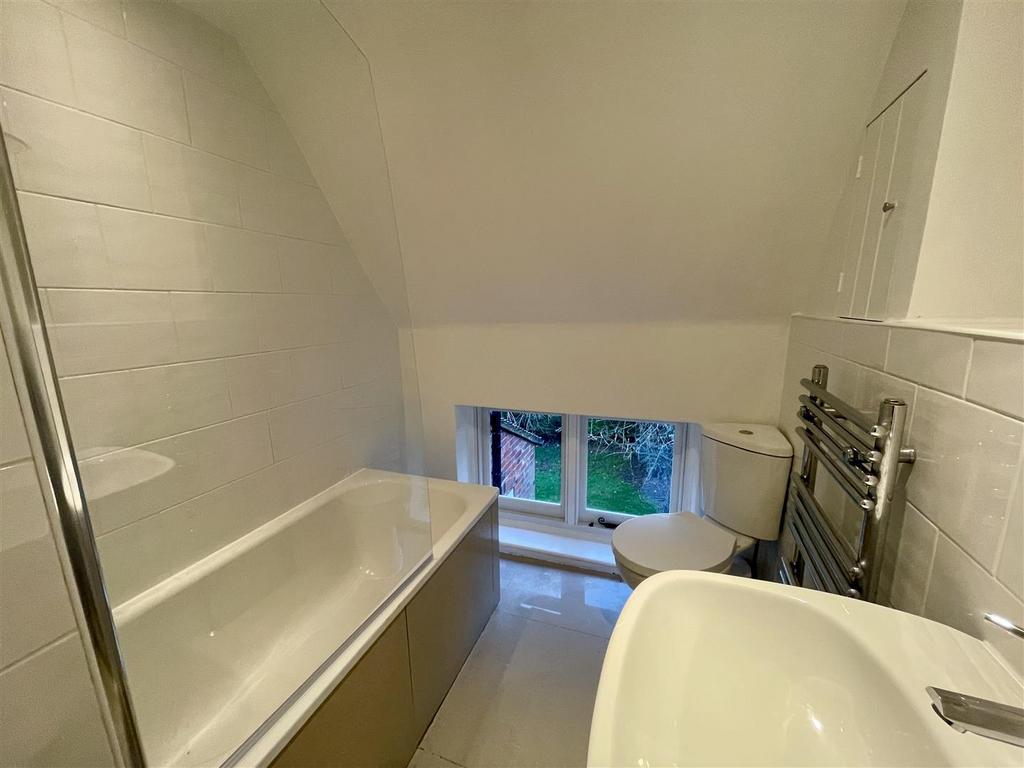 MASTER BATHROOM.jpg