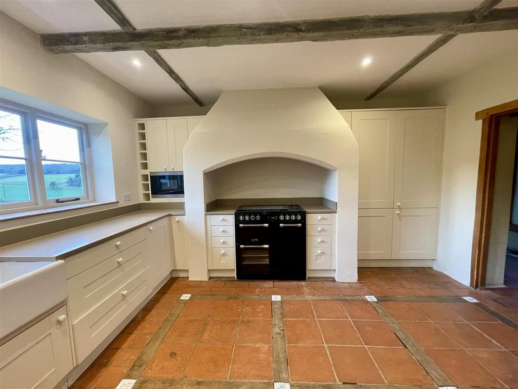 KITCHEN 1.jpg