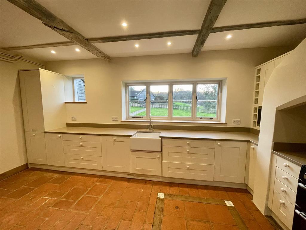 KITCHEN 2.jpg