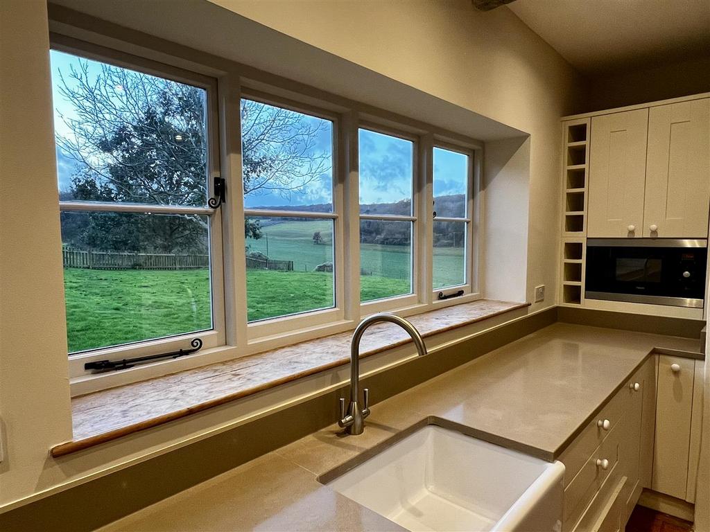 KITCHEN 3.jpg