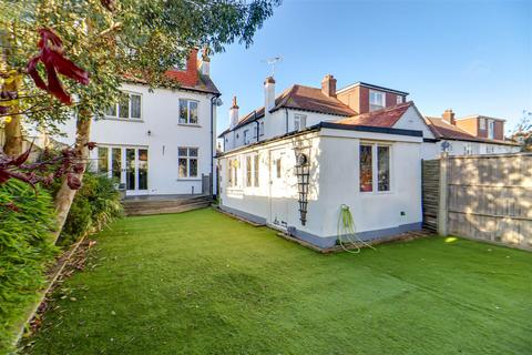 5 bedroom semi-detached house for sale, Aberdeen Gardens, Leigh-on-Sea SS9