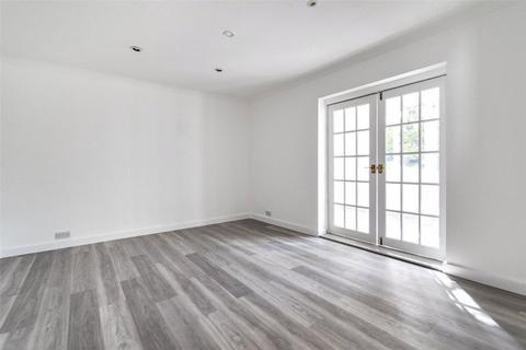 4 bedroom bungalow to rent, Holt Way, Hampshire RG27