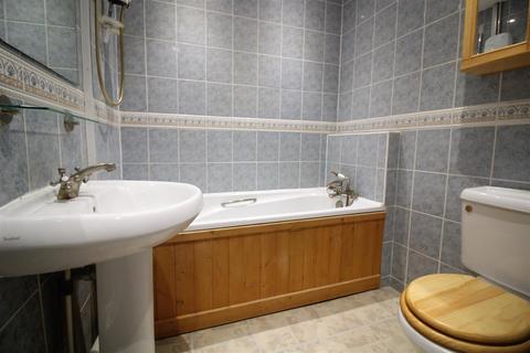 undefined, Lyndford Terrace, Hampshire GU52