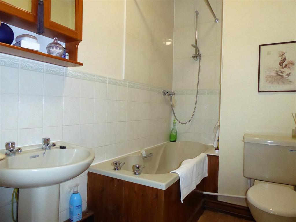 Bathroom.JPG