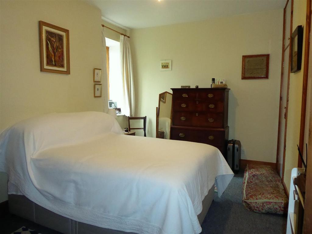 Bedroom 1.JPG