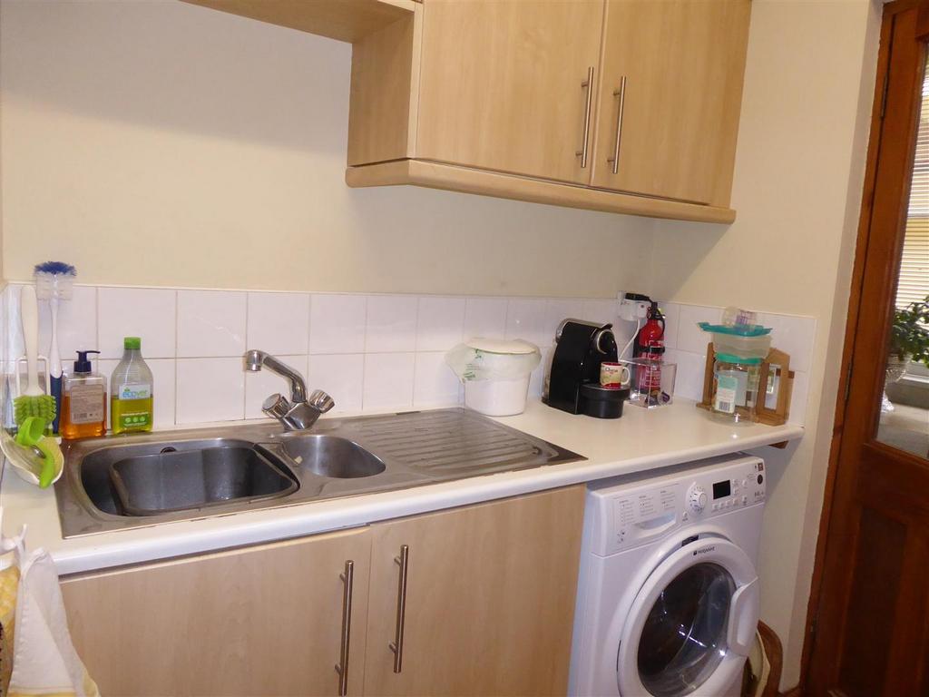 Kitchen 3.JPG