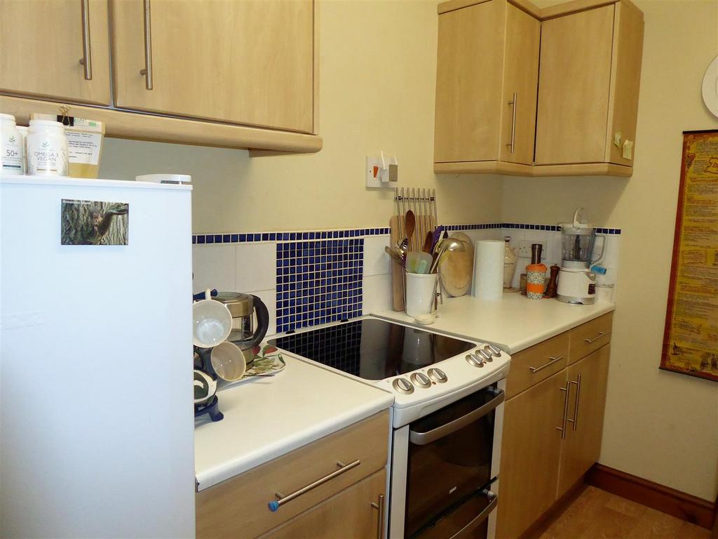 Kitchen 2.JPG