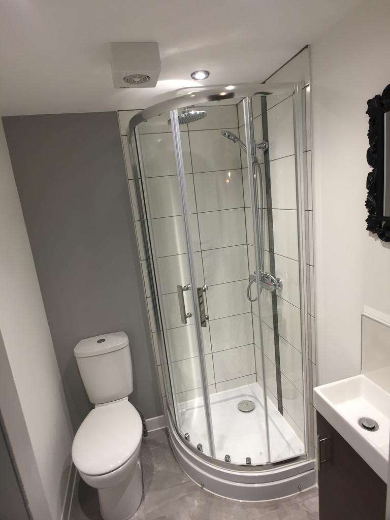 En Suite of similar size and layout
