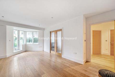 undefined, Strand Drive, Richmond, TW9