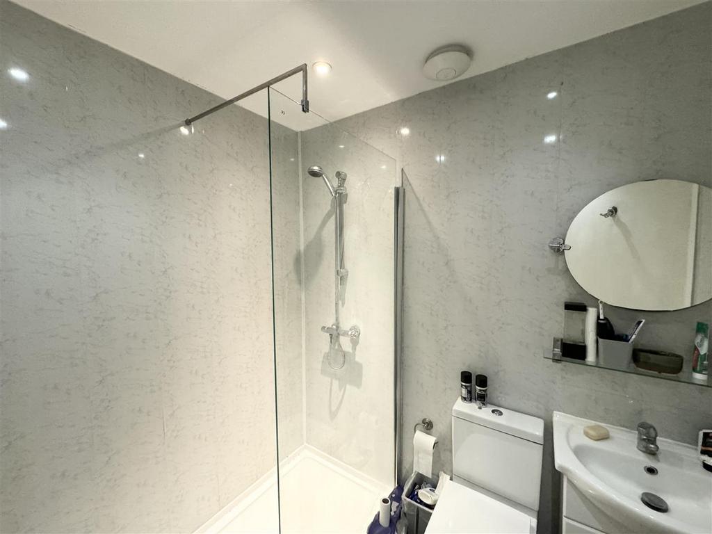 Main Shower Room
