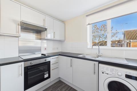 2 bedroom flat to rent, Bishops Castle Way, Tredworth, Gloucester, GL1