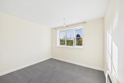 2 bedroom flat to rent, Bishops Castle Way, Tredworth, Gloucester, GL1
