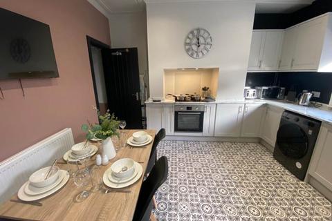 undefined, Warrels Place (Room 5), Leeds LS13
