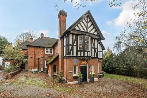3 bedroom maisonette to rent, Mount Park Road, Harrow HA1
