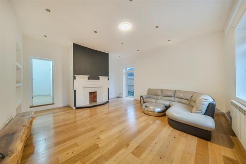 3 bedroom maisonette to rent, Mount Park Road, Harrow HA1