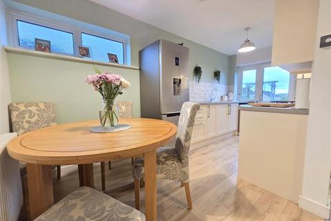 3 bedroom semi-detached house for sale, Malham Road, Stourport-On-Severn