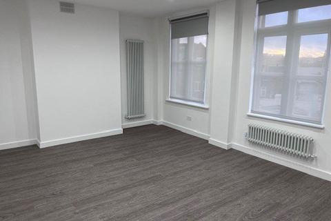 Studio to rent, Camden High Street, Camden Town NW1