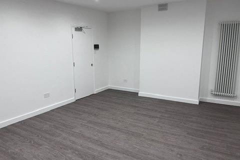 Studio to rent, Camden High Street, Camden Town NW1