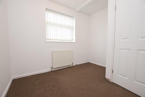 3 bedroom terraced house to rent, Sinclair Close, Sinfin, Derby, Derbyshire, DE24 9NE