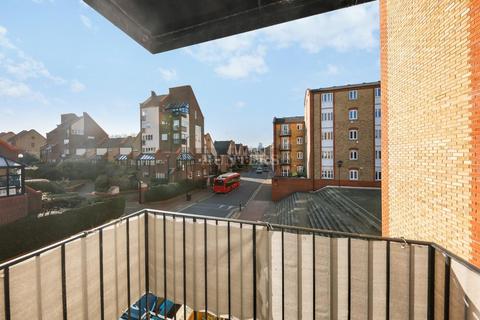 2 bedroom flat to rent, Rotherhithe Street, London SE16