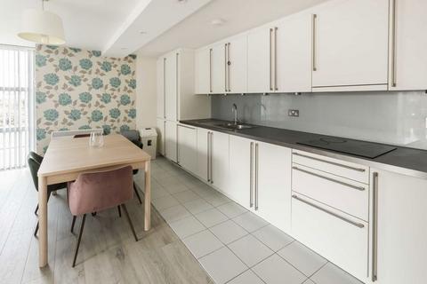 2 bedroom flat to rent, Great West Road, London W6