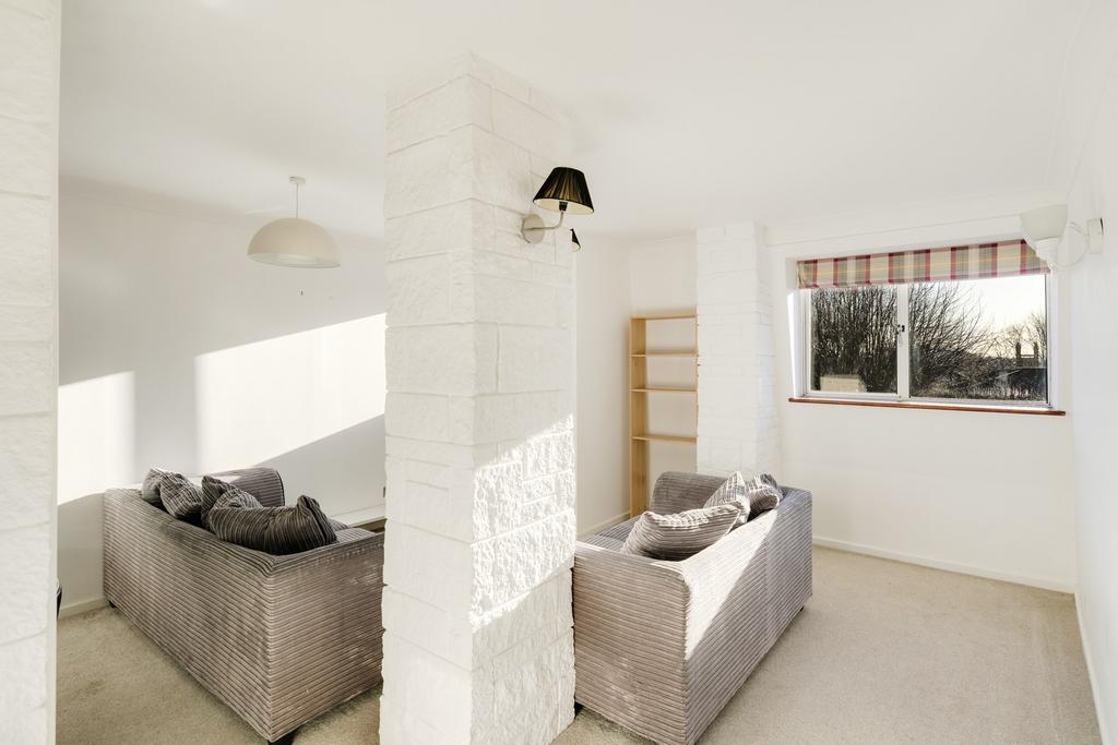 Living room ()