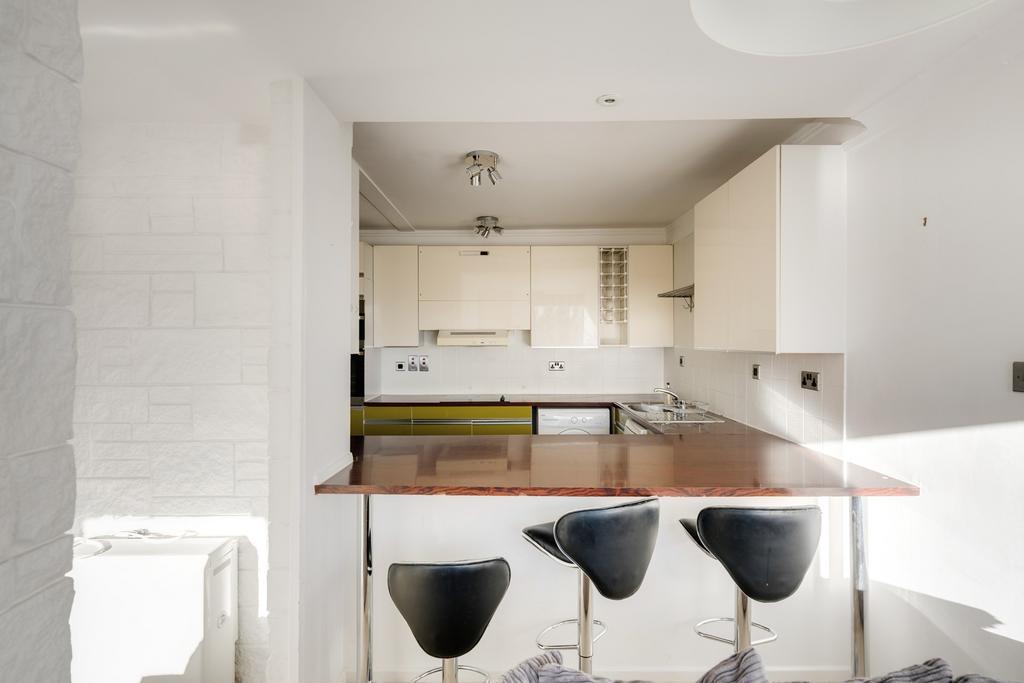 Kitchen ()