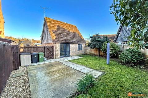 2 bedroom detached house to rent, Chatsfield, Werrington, Peterborough, PE4