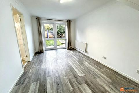 2 bedroom detached house to rent, Chatsfield, Werrington, Peterborough, PE4