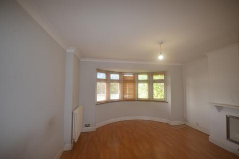 2 bedroom flat to rent, Eastern Avenue East, RM2 5RA