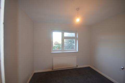 2 bedroom flat to rent, Eastern Avenue East, RM2 5RA