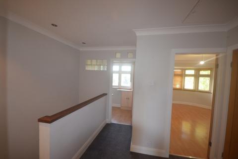 2 bedroom flat to rent, Eastern Avenue East, RM2 5RA