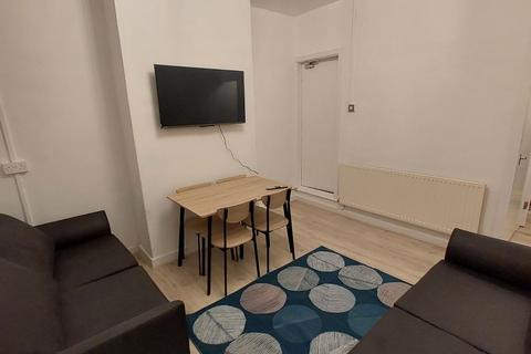 4 bedroom terraced house to rent, Fletcher Road, Stoke-On-Trent, ST4