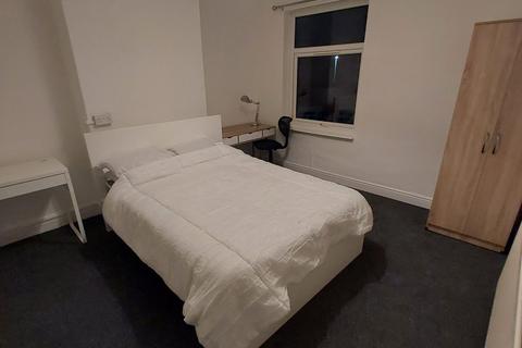 4 bedroom terraced house to rent, Fletcher Road, Stoke-On-Trent, ST4