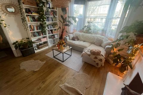 1 bedroom flat to rent, Elthorne Park Road, Hanwell, W7 2JA