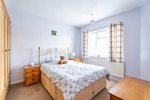 2 bedroom bungalow for sale, Lawn Avenue, Hitchin SG4