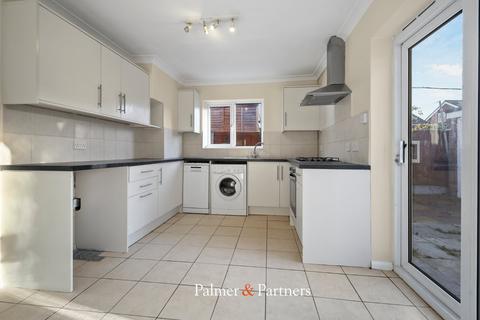 3 bedroom bungalow to rent, Romney Close, Brightlingsea, Essex, CO7