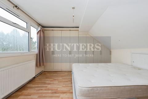 4 bedroom semi-detached house for sale, Ormesby Way, Harrow
