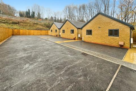 2 bedroom bungalow to rent, Paddock Fields, Huddersfield HD4