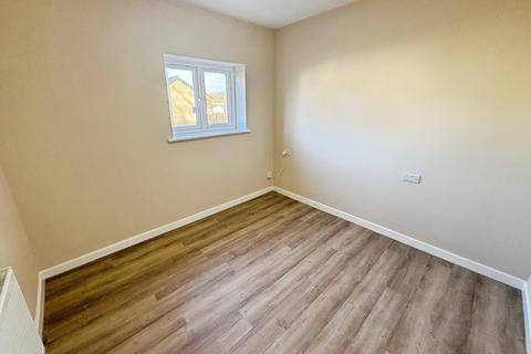 2 bedroom bungalow to rent, Paddock Fields, Huddersfield HD4