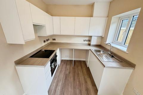 2 bedroom bungalow to rent, Paddock Fields, Huddersfield HD4