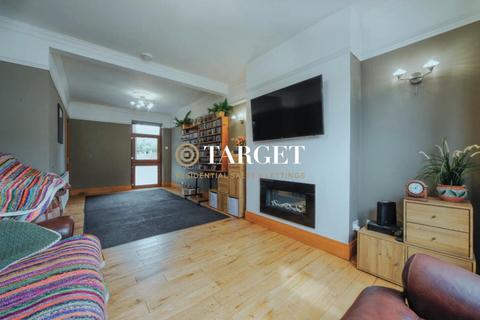 3 bedroom end of terrace house to rent, Clarence Road, Enfield EN3