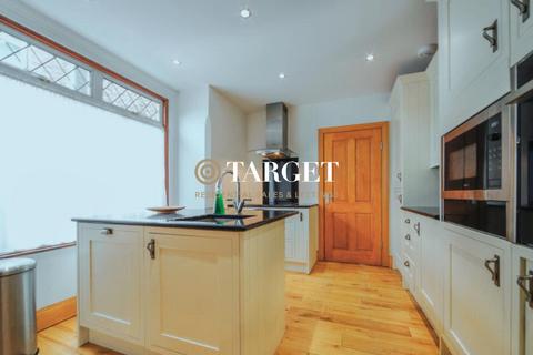 3 bedroom end of terrace house to rent, Clarence Road, Enfield EN3