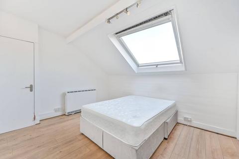 Studio to rent, Cambridge Gardens, North Kensington, London, W10