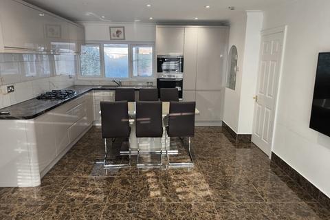 undefined, Fantastic 3/4 bedroom luxury Bungalow