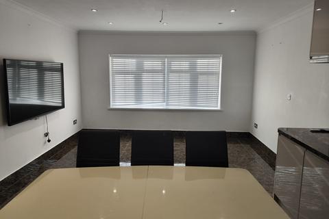 undefined, Fantastic 3/4 bedroom luxury Bungalow