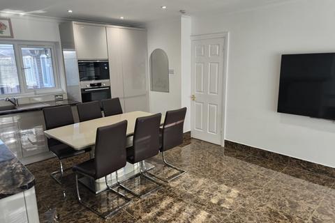 undefined, Fantastic 3/4 bedroom luxury Bungalow