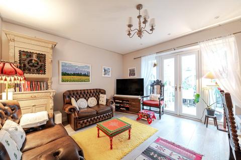 2 bedroom end of terrace house for sale, Old Halliford Place, Shepperton, TW17